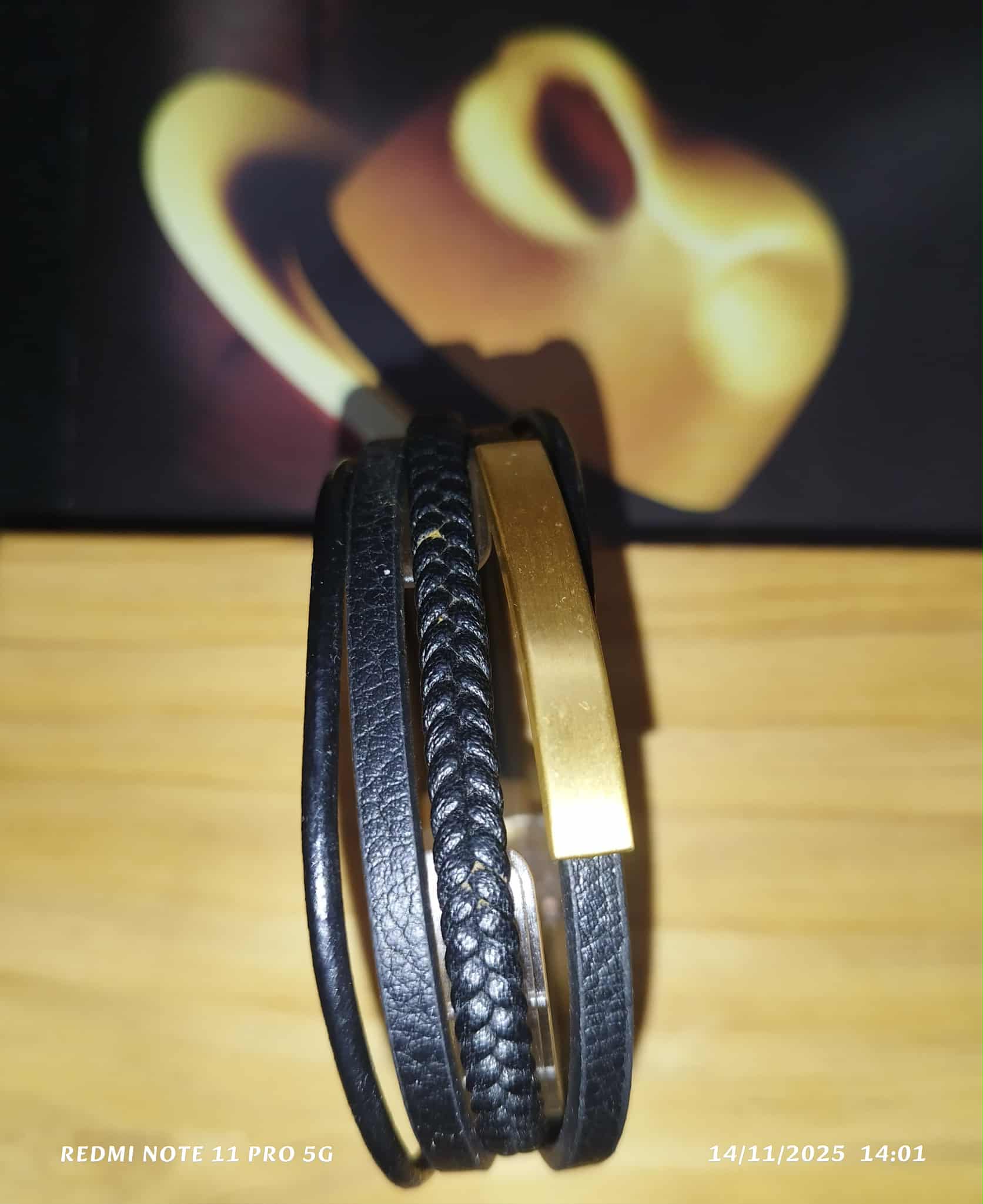 Z. Bracelet en cuir et divers – Image 14