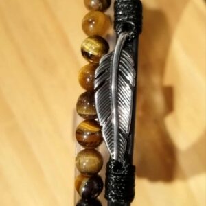 Z. Bracelet en cuir et divers