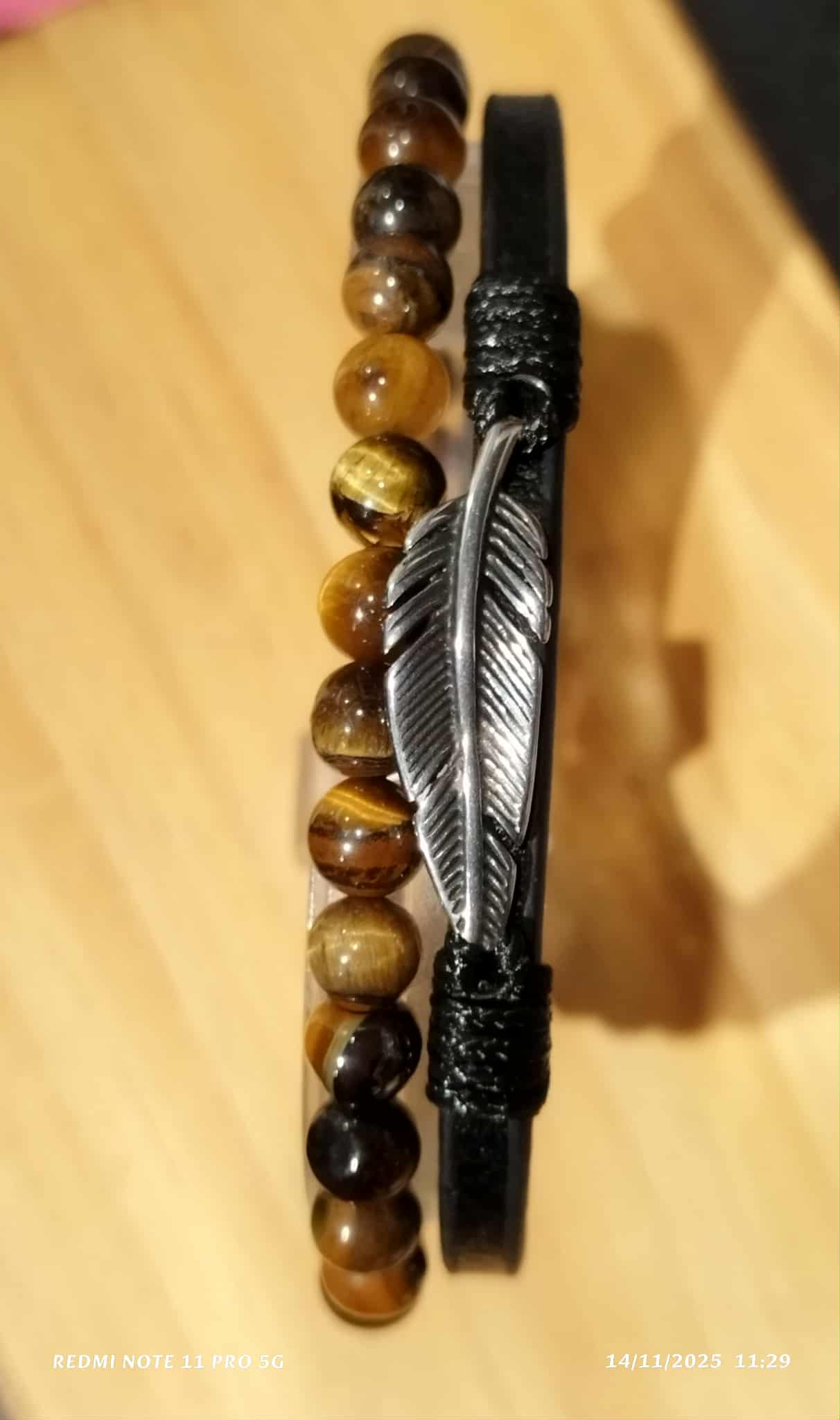 Z. Bracelet en cuir et divers