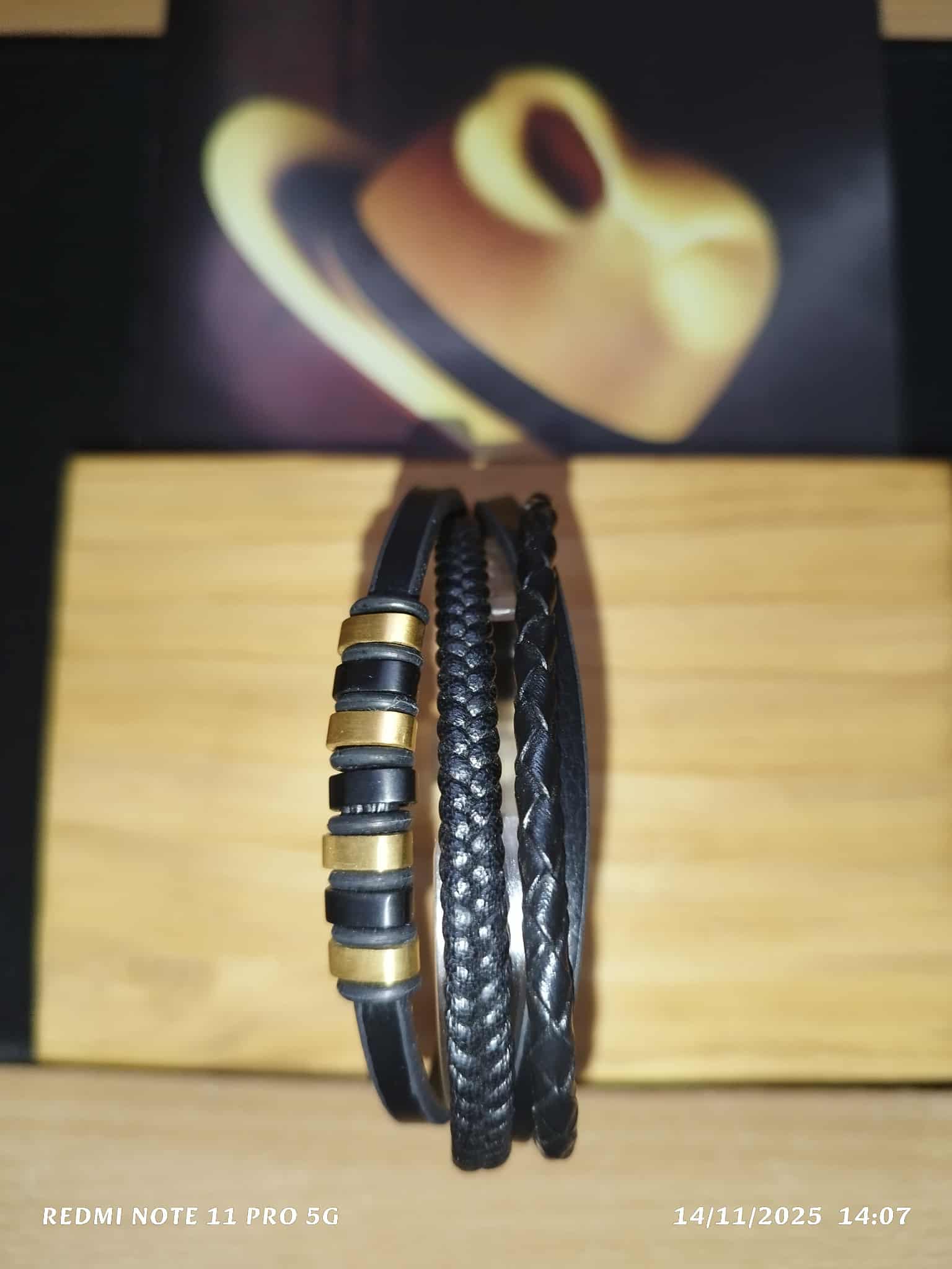 Z. Bracelet en cuir et divers – Image 10