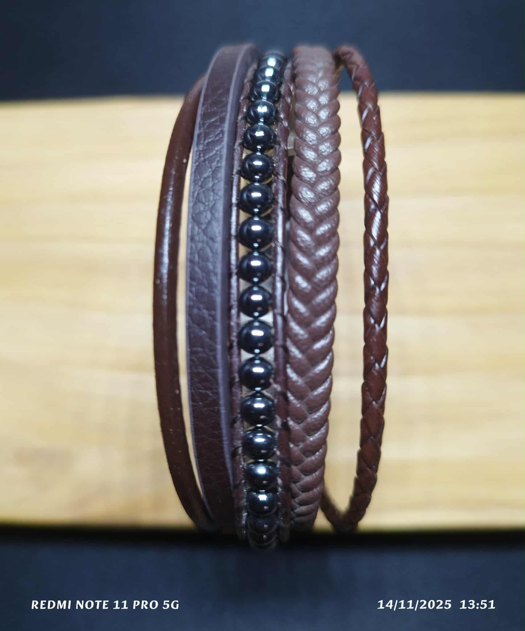 Z. Bracelet en cuir et divers – Image 17