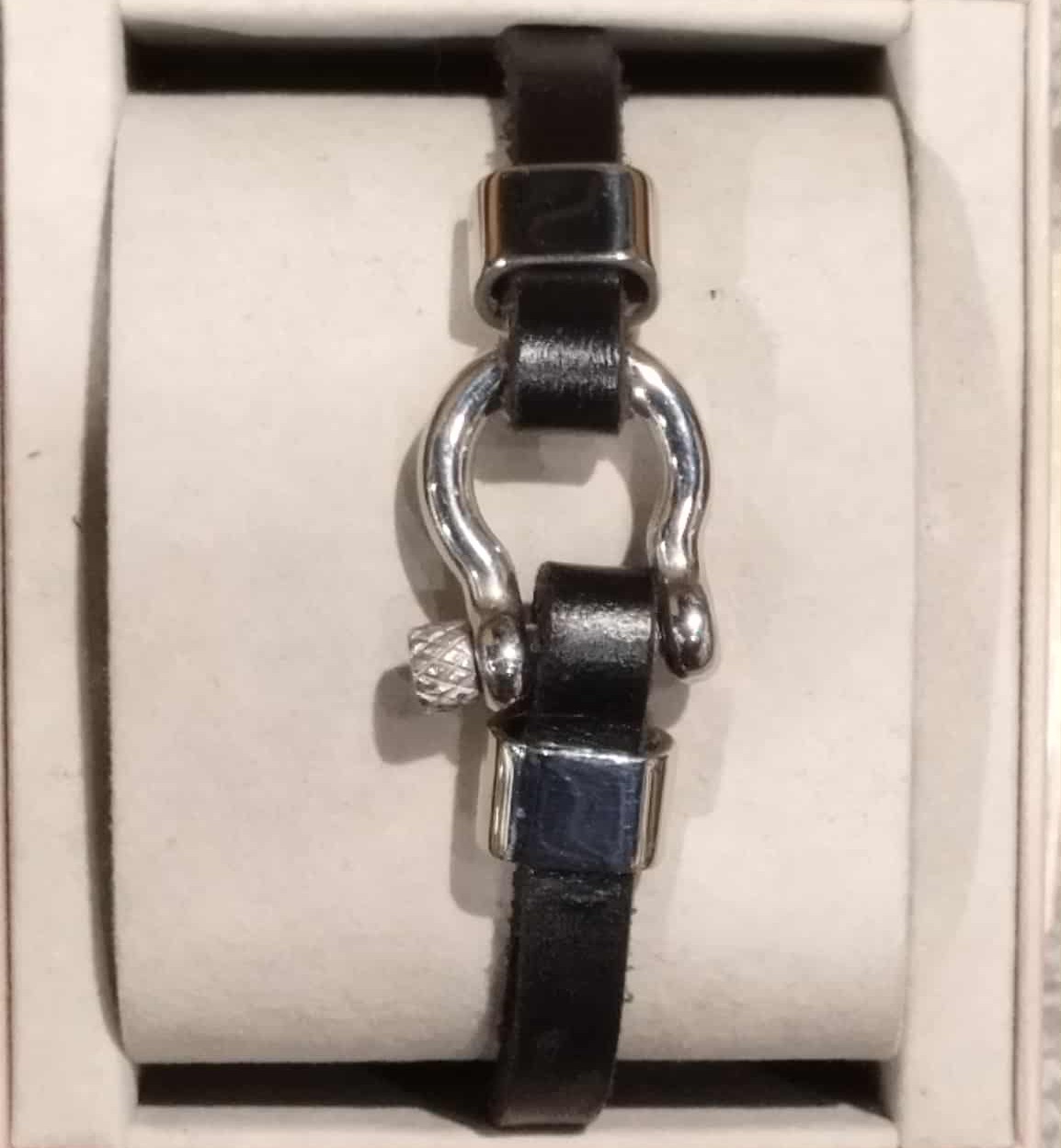 Z. Bracelet en cuir et divers – Image 4