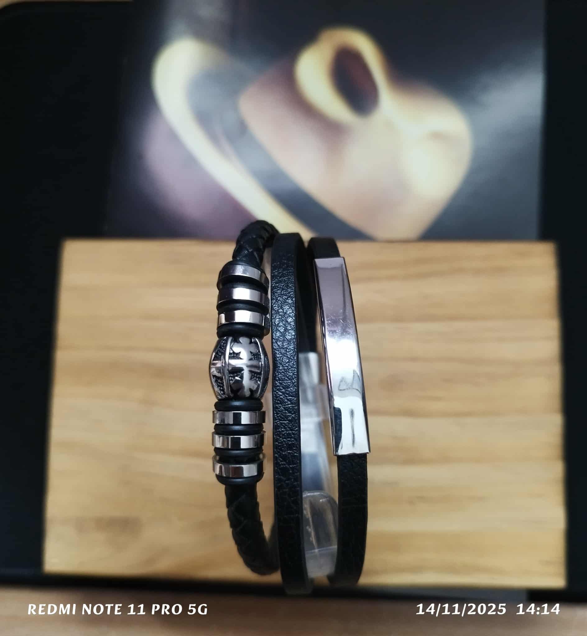 Z. Bracelet en cuir et divers – Image 24