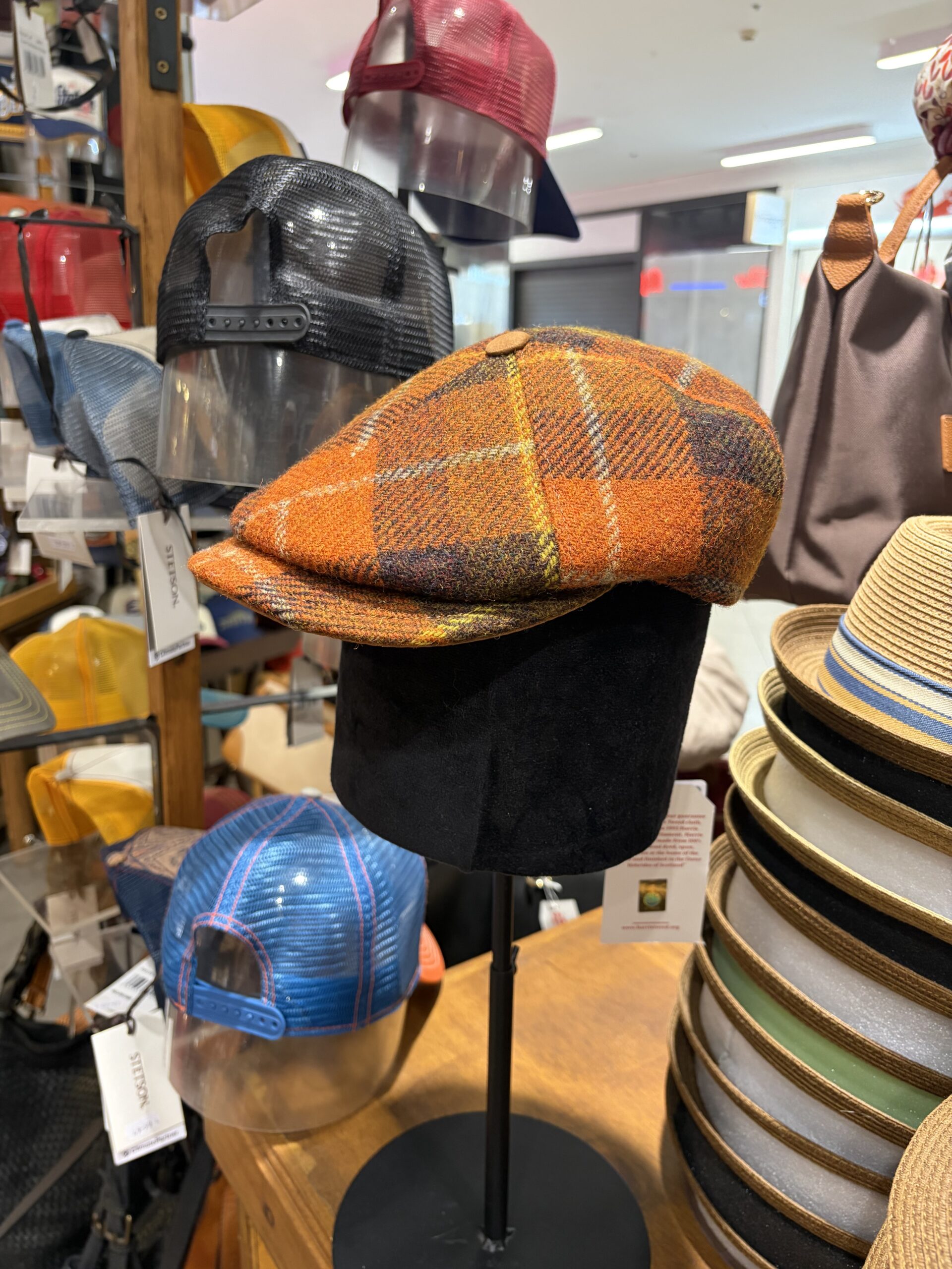 Casquette en Tweet de différentes couleur clique sur la loupe